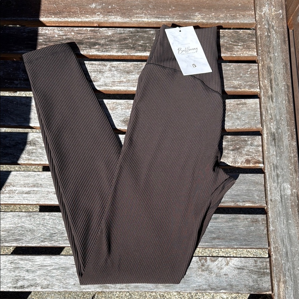 BuffBunny - Material Girl Leggings - Cold Brew - size Small - NWT